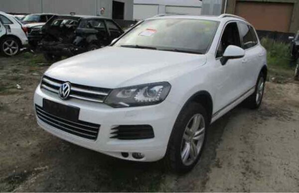 VOLKSWAGEN TOUAREG 2013 7P MY13 DOOR BELT MOULD LEFT FRONT - Image 3