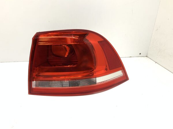 2012, Volkswagen, Touareg, V6, 7P, Right Taillight