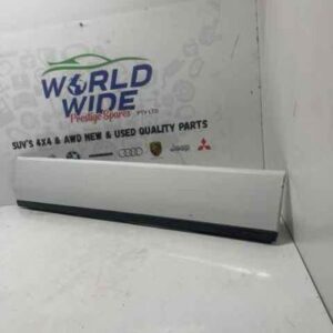 RANGE ROVER EVOQUE 2018 L538 2 DOOR BODY MOULD RIGHT