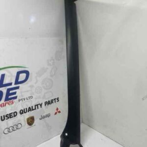 RANGE ROVER SPORT 2012 L320 A- PILLAR TRIM RIGHT
